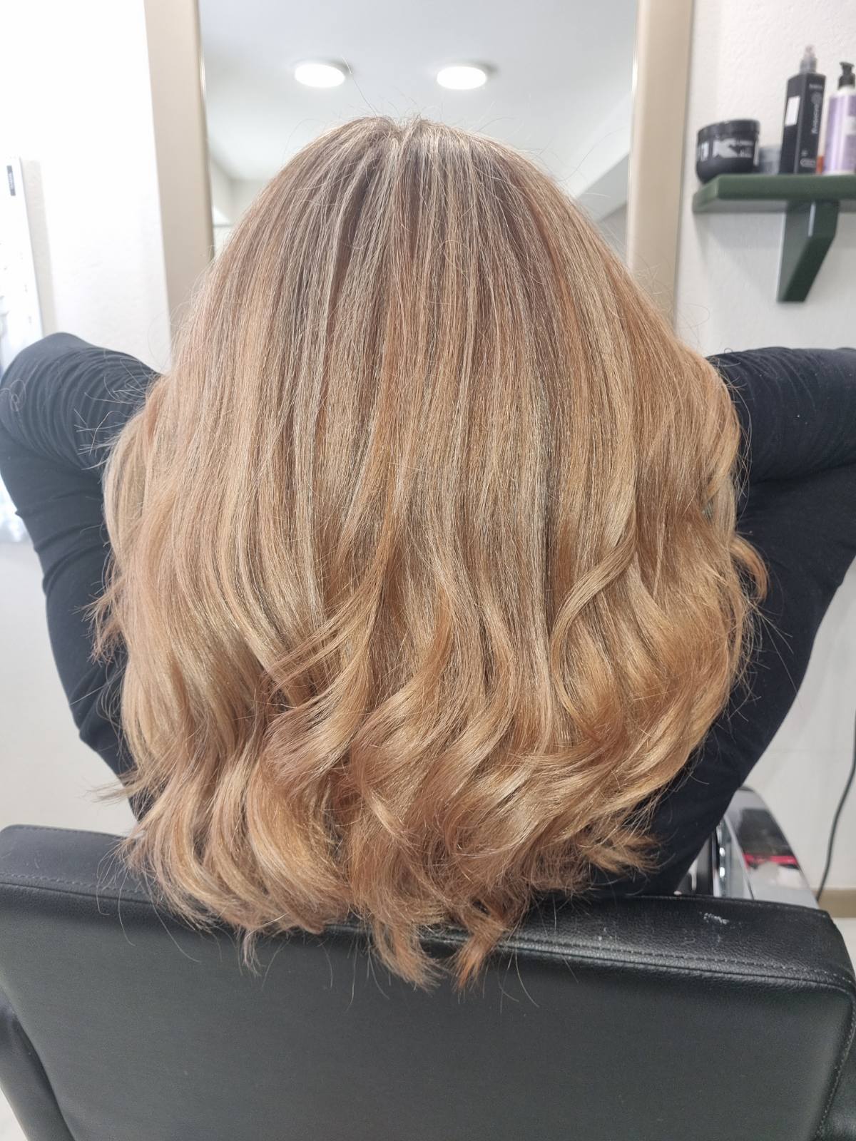 Acconciatura corta donna da Salon Amela Brtonigla